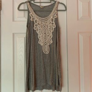 Color: grey and white. Brand: eyeshadows. Size: L